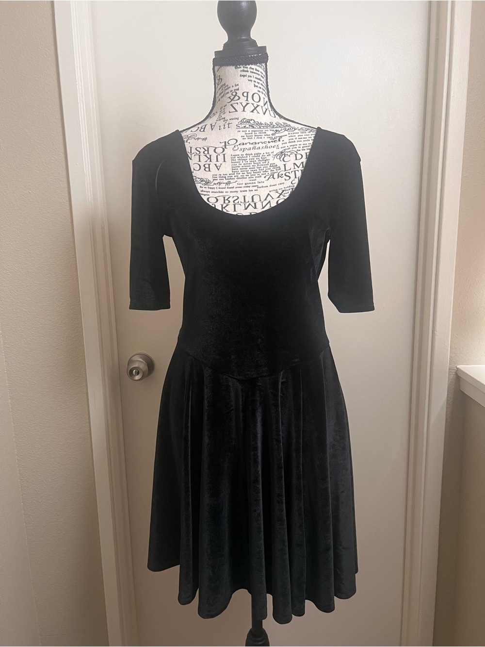 Kimchi Blue Black Velvet Fit & Flare Dress Open Back Balletcore Size Medium